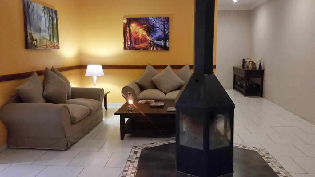 Summerset Place Country House Bela-Bela Bagian luar foto