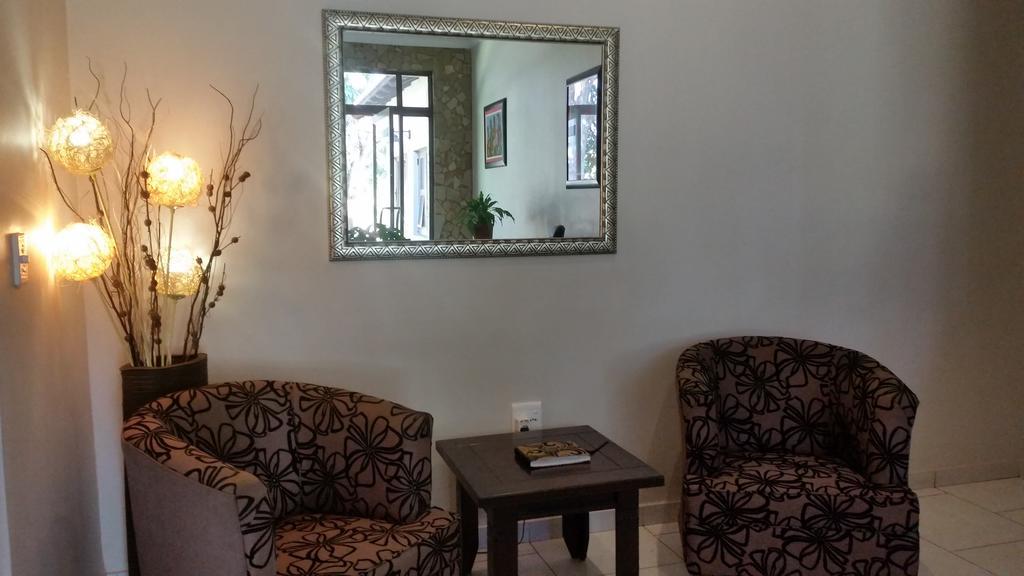 Summerset Place Country House Bela-Bela Bagian luar foto