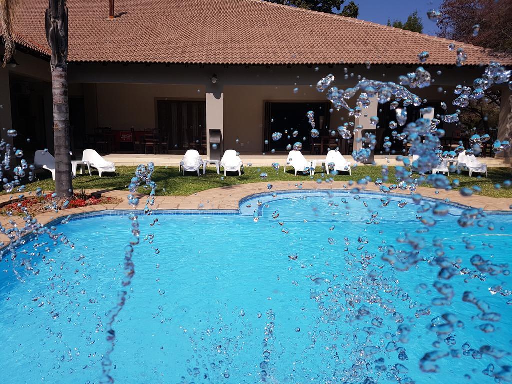 Summerset Place Country House Bela-Bela Bagian luar foto